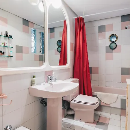 Neguri Geltokia By People * ビルバオ