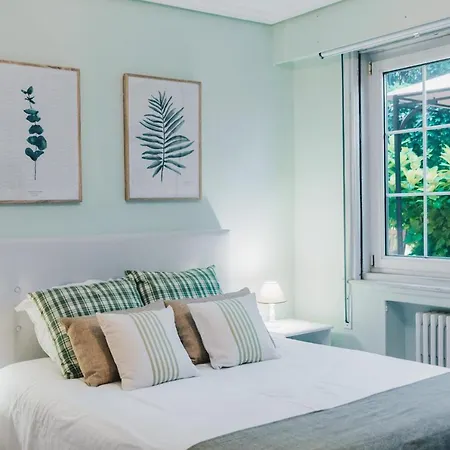 Neguri Geltokia By People *